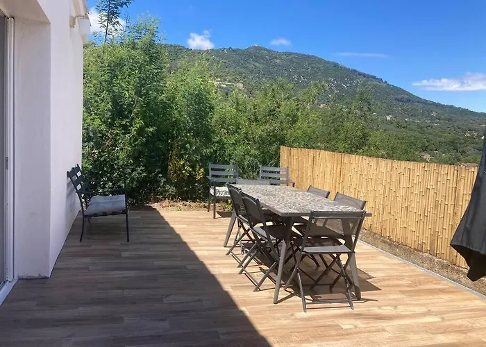 Petite Maison Avec Terrasse.